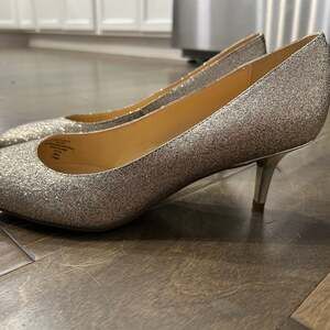 Liz Claiborne Gold Glitter‎ 2-inch Heels 11